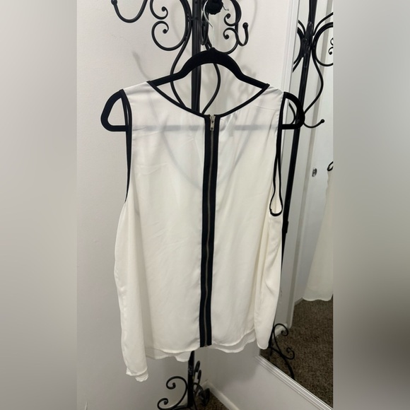 Maurices White and Black Sleeveless Blouse - Picture 3 of 6